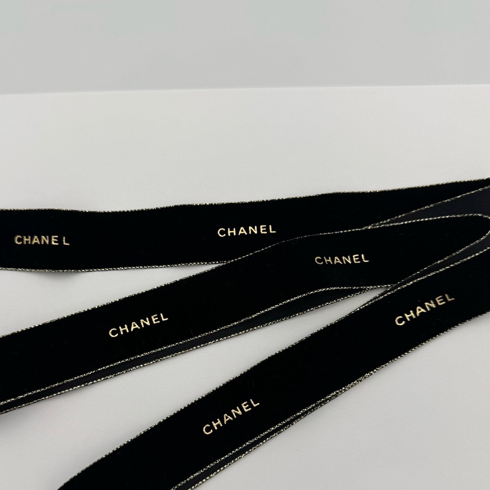 Chanel Heart Charm w/Ribbon - Picture 3 of 9